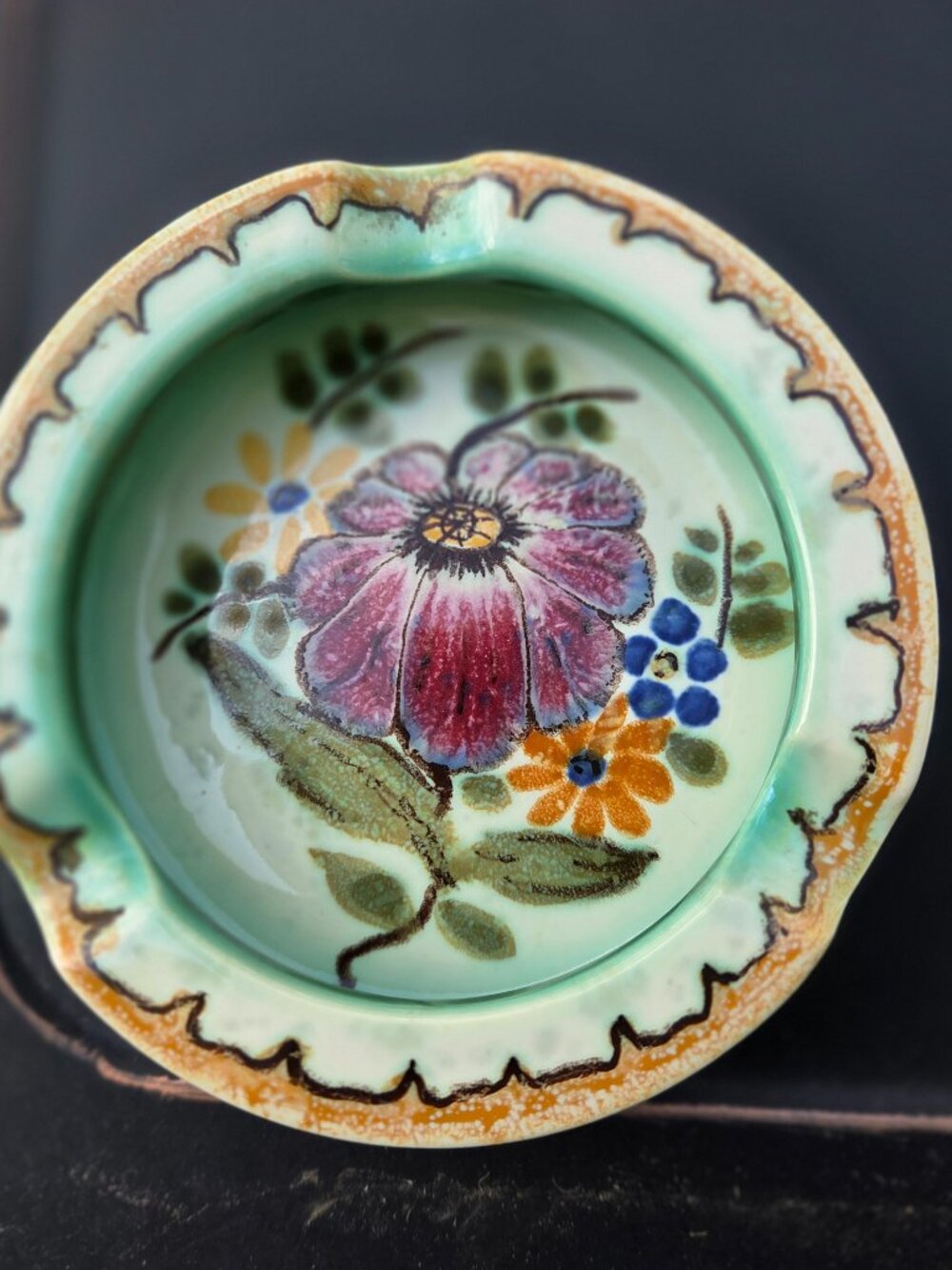 HOLLAND GOUDA ZUID ASHTRAY #3432 Hand Painted Signed "Areo Royale" Three Slots